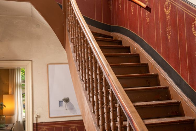 Treppenhaus einer Jugendstil Villa zum Kauf in München-Solln in exklusiver Lage in der Prinz-Ludwig-Höhe.