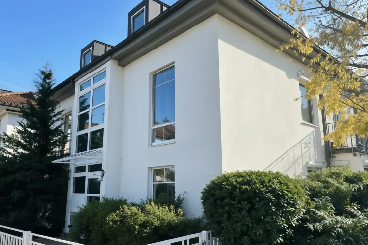 Wo Klarheit auf Wohngefühl trifft Wohnung zum Kauf in Pullach im Isartal.