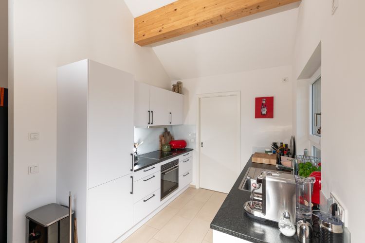 Moderne hochwertige Küche, Dachgeschoss-Wohnung, Baierbrunn-Isartal, gute Lage, gute Infrastruktur