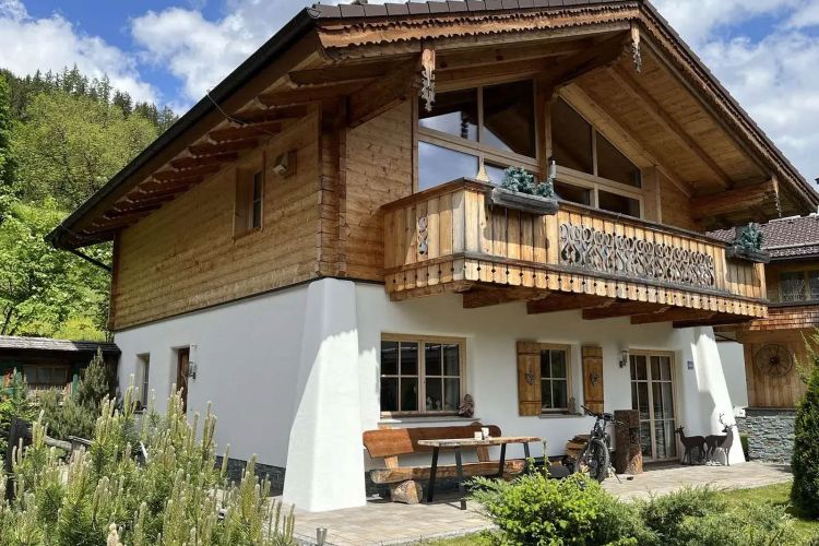 Traumhafter Bergblick in Alpen Chalet zum Kauf in Neukirchen am Großvenediger in Zell am See.