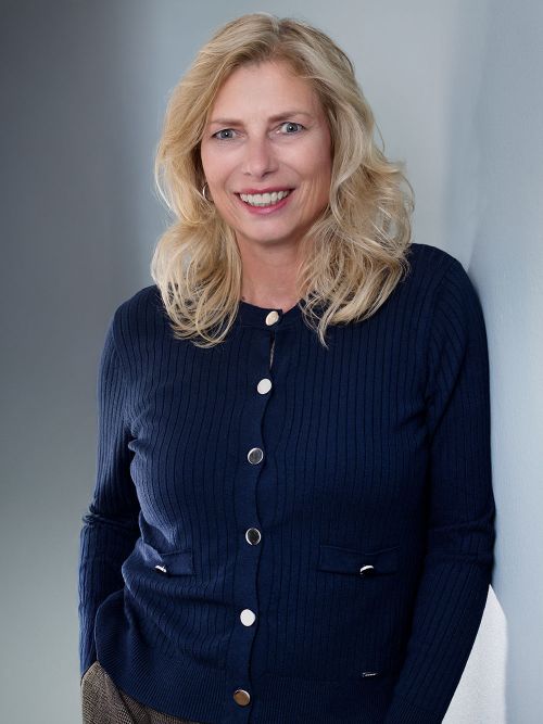 Porträtfoto von Immobilienmaklerin Cornelia Müller