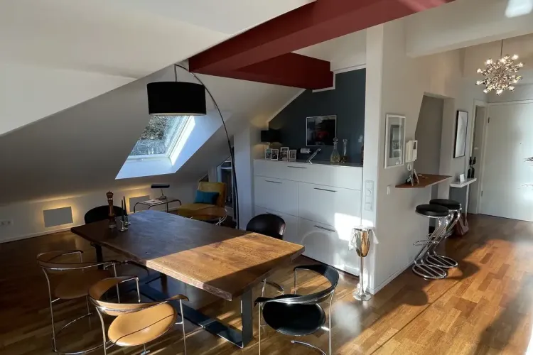 Lichtdurchfluteter Essbereich – perfekt für gemeinsame Stunden