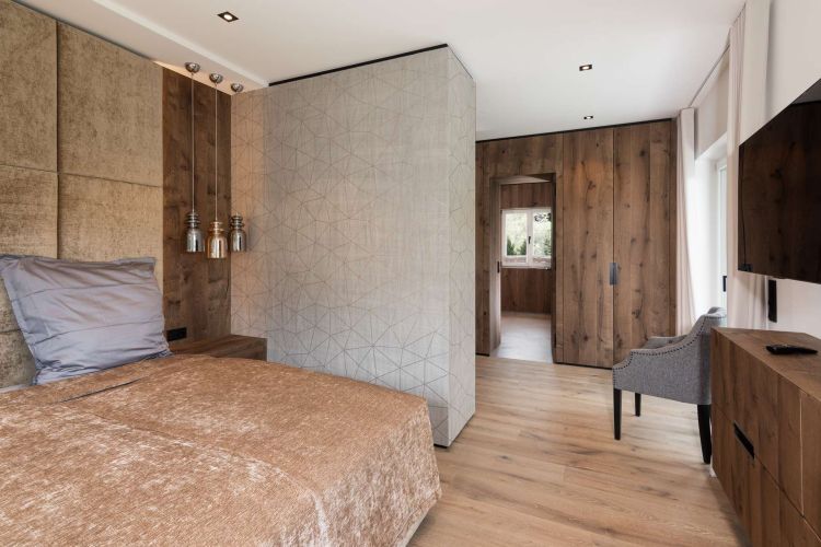 Exklusives Schlafzimmer mit maßgefertigten Einbauten