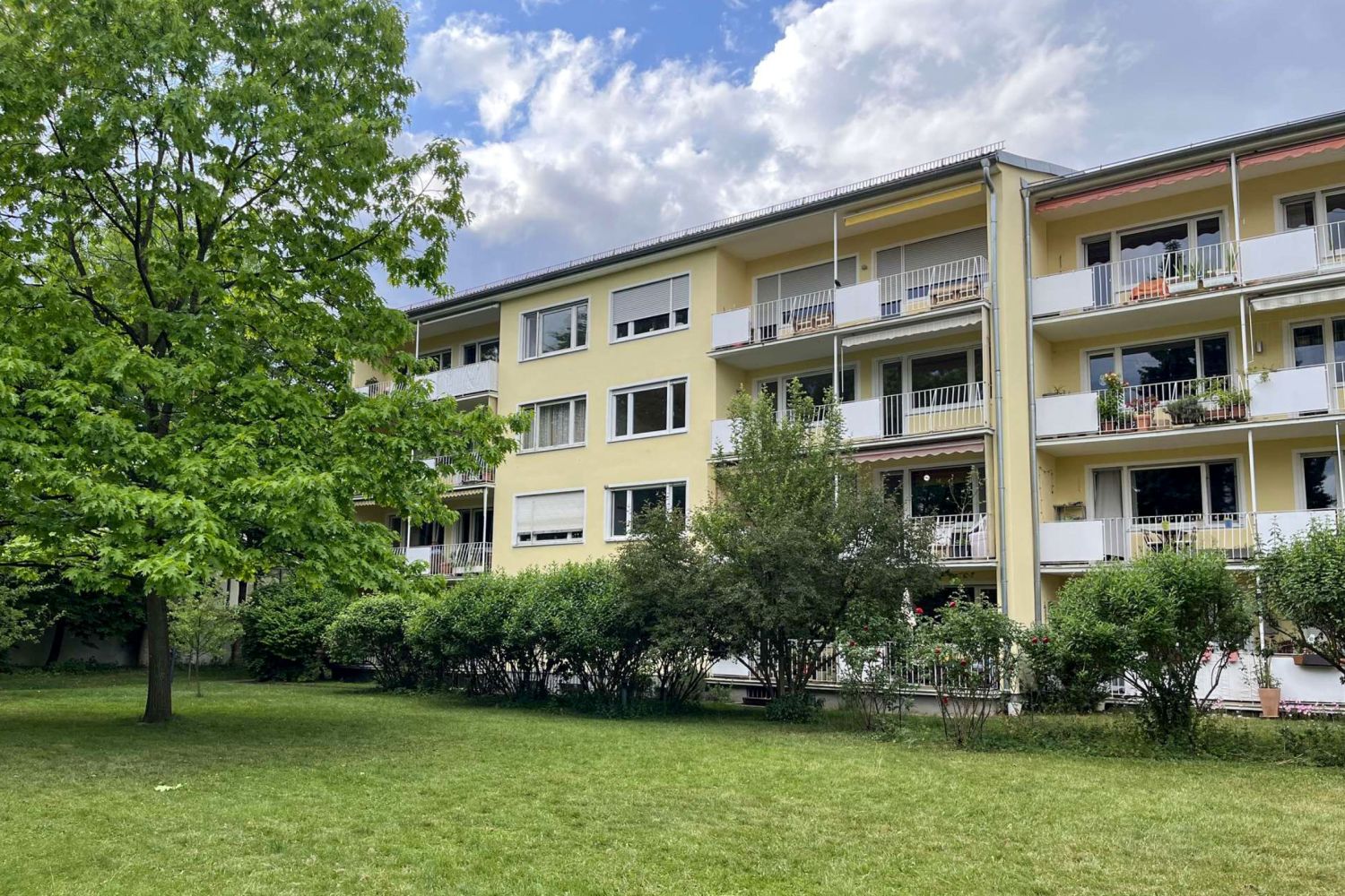 Außenaufnahme von Wohnung zur Miete in München Bogenhausen